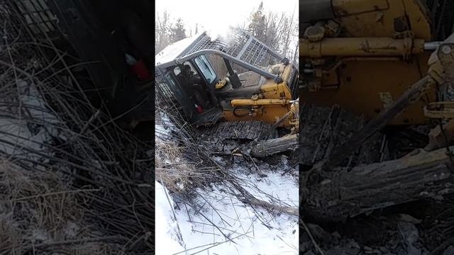 Пытается выйти
