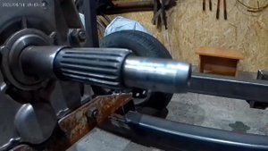 ч 13) Строительство гусеничного ВЕЗДЕХОДА монтаж моста Волги