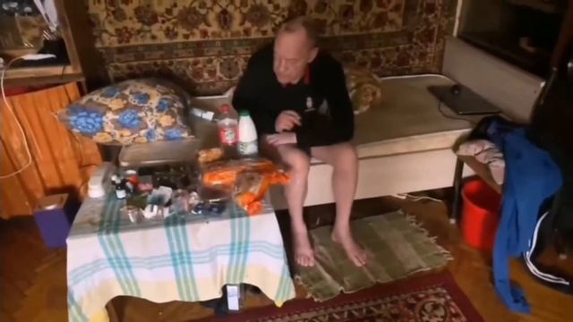 Алкаш Эдик трезвеет после похмелья (без мата)