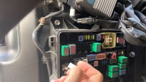 Hino dutro 2016 год. Где находится предохранитель на внешние габаритные огни на будке?