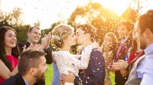 Фильм из фотографий на свадьбу о молодоженах с музыкой на заказ