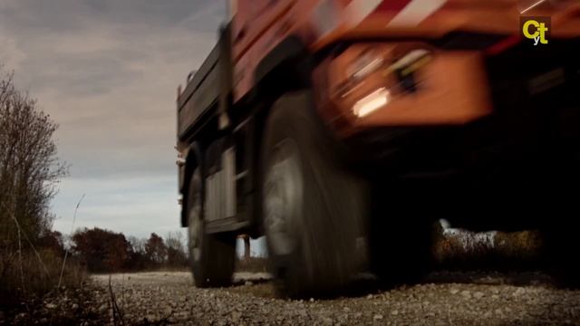 El nuevo portaimplementos Unimog de Mercedes-Benz. смотреть онлайн