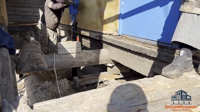 ПОДЪЕМ ДОМА В ТОРФЯНИКЕ. ЗАМЕНА ВЕНЦОВ. ВИНТОВЫЕ СВАИ.