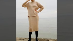 Очень классный костюм из юбки и свитера!