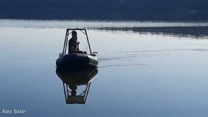 Лодка на солнечной батарее. Электромотор с литиевым аккумулятором.