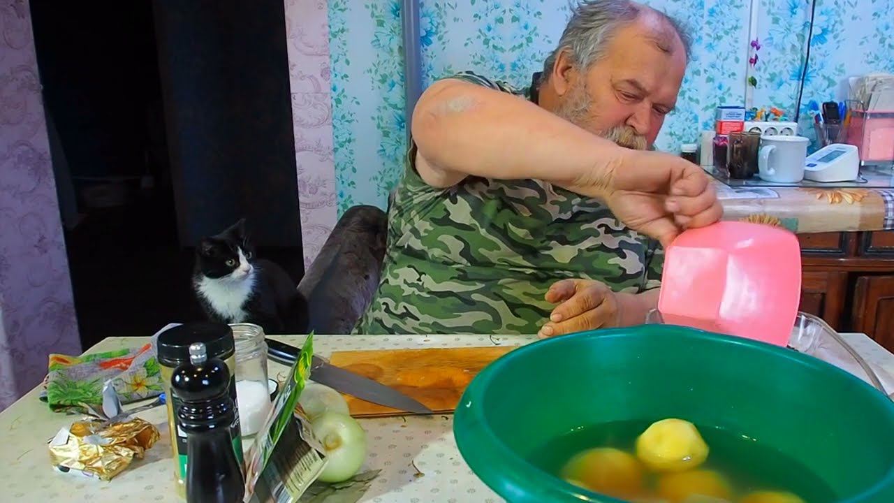 Идеальное блюдо для пенсионера на Новый 2023 год Дедушка мороз готовит вкусно