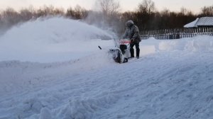 Снегоуборщик Парма в действии