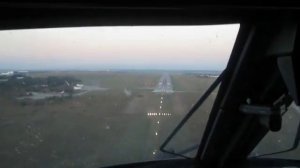 посадка самолета из кабины пилотов в аэропорту Днепропетровск
