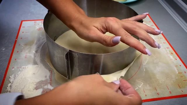 Тесто и крем из Сметаны / Торт СМЕТАННИК НА СКОВОРОДКЕ смотреть онлайн