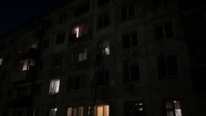 Пожарный залез в окно 3 этажа/работа пожарных на месте вызова/101/Урал NEXT 5557 АЦ-6.0-40.