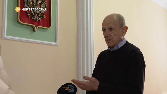 Житель Белгорода необычно украсил свой подъезд смотреть онлайн