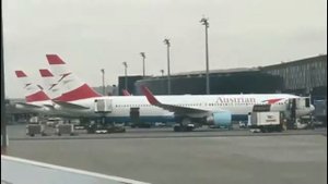 Аэропорт Вена Швехат (Vienna International Airport) посадка, взлетная полоса.