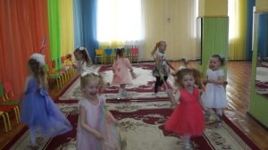 "Танец с султанчиками" Евтодьевой Аллы