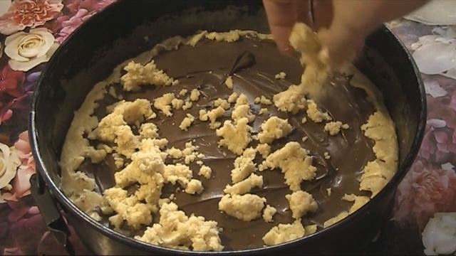 Пісочний пиріг з шоколадною пастою. Песочный пирог с шоколадной пастой. смотреть онлайн