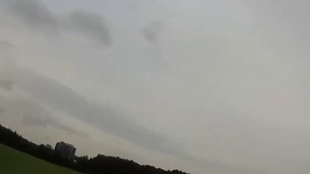 Гоночые квадрокоптеры Попадаю в дырку из палок Теперь я понял как тяжело бомбить смотреть онлайн