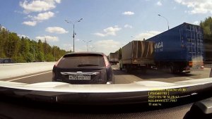 Geely Atlas Pro. Пример работы системы предотвращения столкновений.