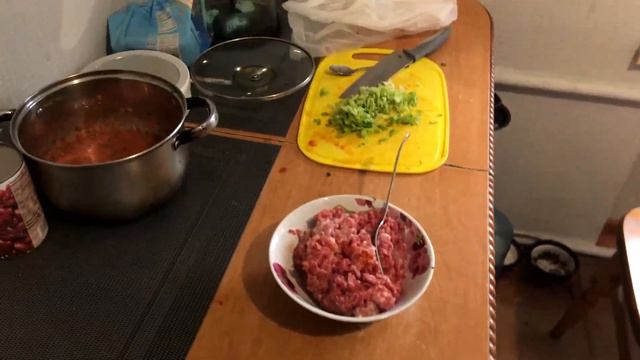 ДОМАШНЕЕ ВИДЕО,БРАТ ЗАСТРЯЛ НА КУХНЕ, 2й БРАТ НЕ РАСТЕРЯЛСЯ И ОНИ Приготовили БУРИТО ПОД БАХМУТОМ?! смотреть онлайн