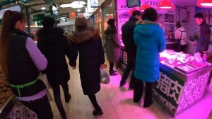 Китайский рынок.  Hotovets Laowai проводит экскурсию.