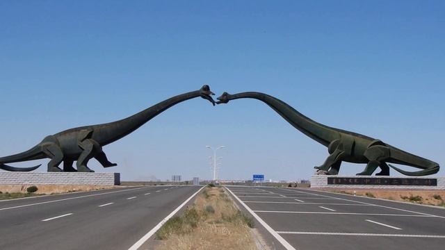 Невероятная находка на гугл картах. Огромная ладонь появилась в пустыне Китая. Кто такое создал?