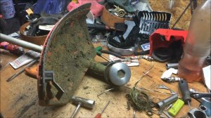 Почему Бензо_триммер перегревается через каждые 15-20минут работы.