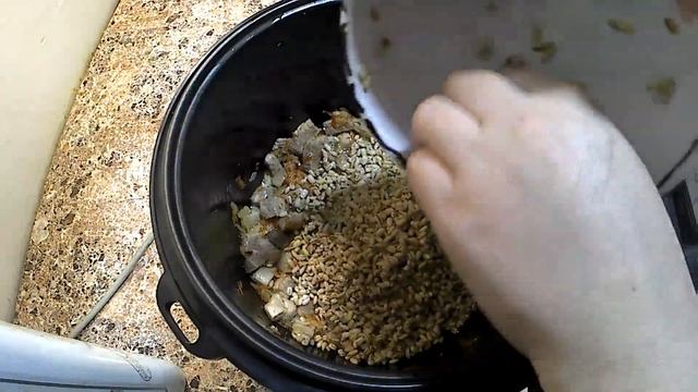 Перловая каша с мясом в мультиварке