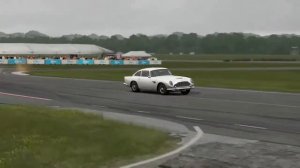 Aston martin db5 vs Ferrari 250 GTO