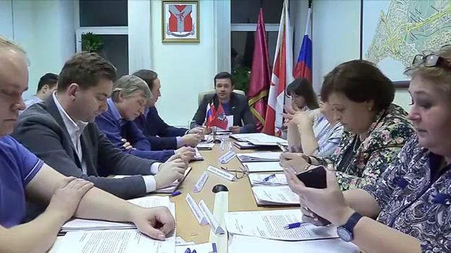Вот зачем либералам нужна власть. Яшин поднимает себе премии и зарплаты на общем голосовании