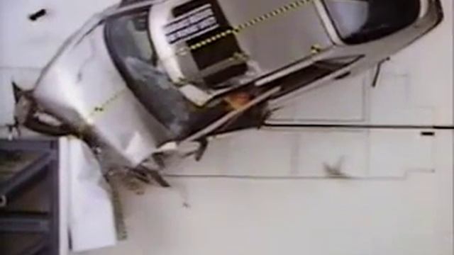Saab 900S Crash Test 1995