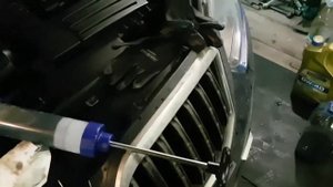 Ручной шприц-насос Ravenol для замены масла.