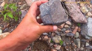 Много всяких камней драгоценных и недрагоценных