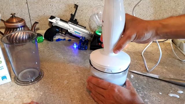 "ГОТОВИМ МОЛОЧНЫЙ КОКТЕЙЛЬ С БАНАНОМ И МОРОЖЕННЫМ" смотреть онлайн