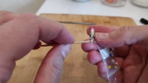 оснащаем безмотылку и чертика бусинами дополнительно