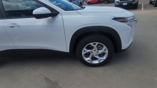 2024 Chevrolet Trax LS arrives смотреть онлайн