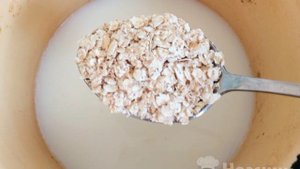Овсяная каша с яблоком и шоколадной стружкой