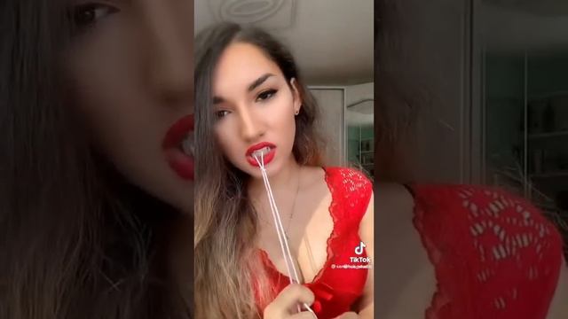 Вяжет языком салфетку смотреть онлайн