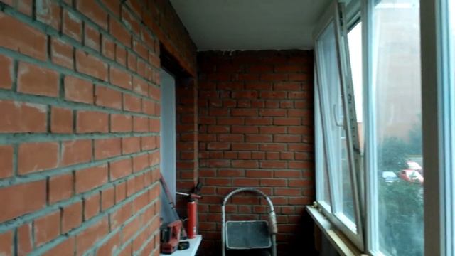 Переделка загаженной лоджии в чистое и шикарное помещение с ламинатом на стенах. смотреть онлайн