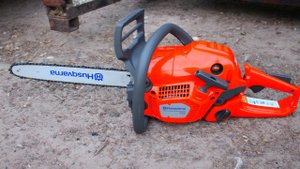 Бытовые пилы на Дровах. Husqvarna 130 vs Stihl 180..mp4