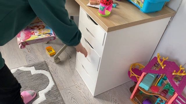 РАЗГРЕБАЮ ГОРУ ИГРУШЕК?? организация хранения в детской// ПИСЬМЕННЫЙ стол IKEA смотреть онлайн