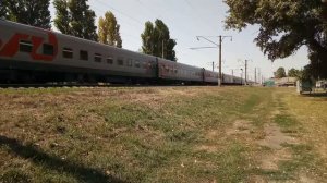 Электровоз ЭП1М-565 с поездом Москва-Кисловодск