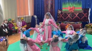 Танец «Весна» очень нежный , спокойный, грациозный танец.