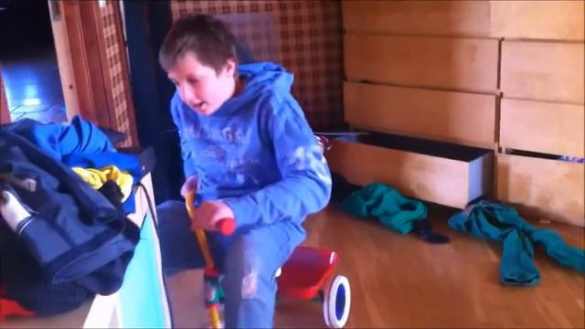 sagan om knarkaren och killen som dog på en trehjuling смотреть онлайн