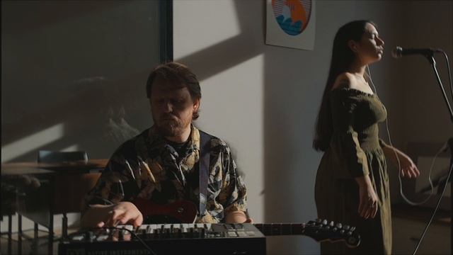 Alpha-Beta - Музыка (feat. Karina Lurmish) смотреть онлайн