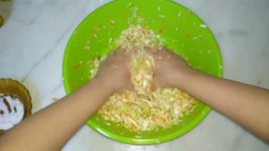 Квашеная капуста....Хрустящая и вкусная.... Рецепт самый простой.