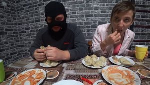 3 КГ ХИНКАЛИ КТО БЫСТРЕЕ СЪЕСТ l СЪЕШЬ ИЛИ ПЛАТИ ПЕЛЬМЕНИ ЧЕЛЛЕНДЖ