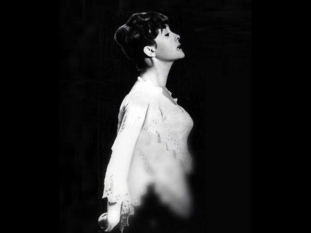 Белла Ахмадулина - По улице моей... смотреть онлайн