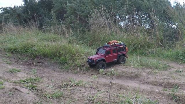 Русский сумасшедший водитель на Land Rover Defender (TRX-4) ... Russian crazy driver смотреть онлайн