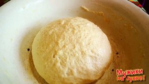 Пирог с грибами и куриными потрошками.