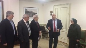 Мэр Махачкалы Муса Мусаев сделал подарок для жительницы столицы