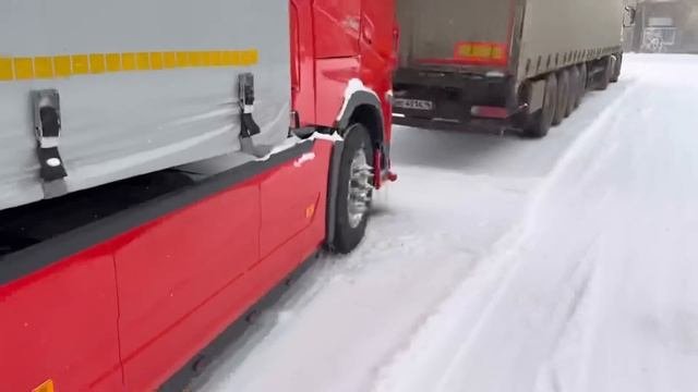 ПОГОДА УЖАС((ЗАКРЫЛИ ДОРОГИ,ЗАВИС В  ХАБАРОВСКЕ НА 6 дней?Во встрял