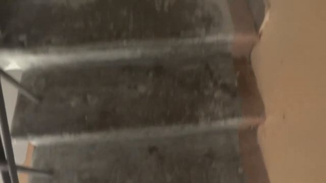 Краска на полу, пятна смотреть онлайн